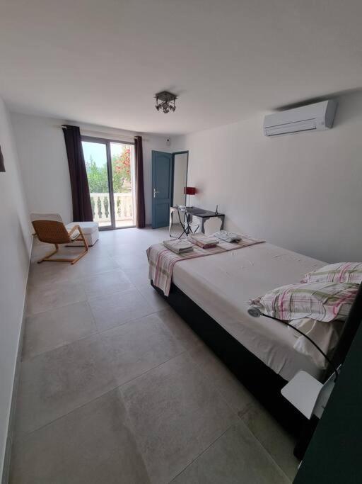 Holiday home Maison A St Mitre Saint-Mitre-les-Remparts